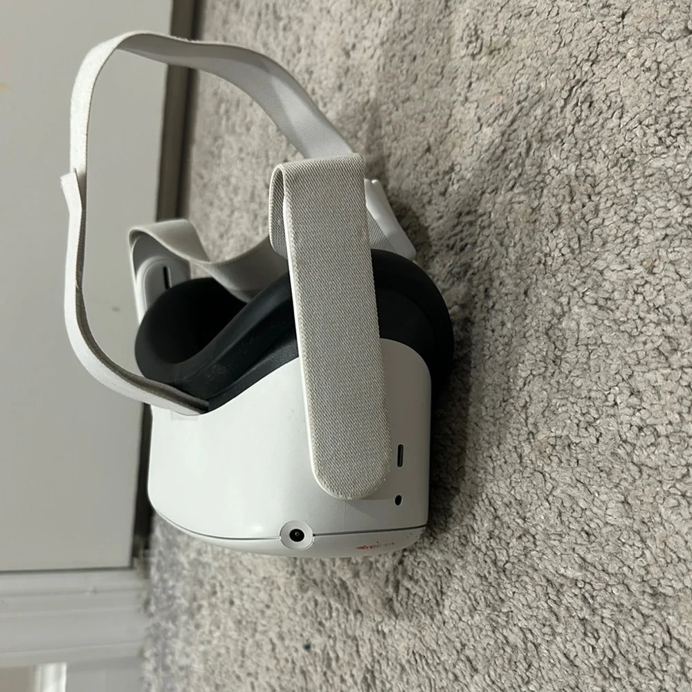 White VR Headset